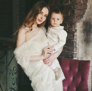 Asya Mak Rose 